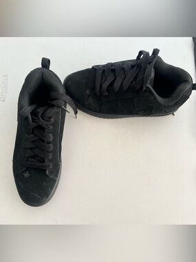 DC Comics Black Men's Suede Lace-Up Sneakers